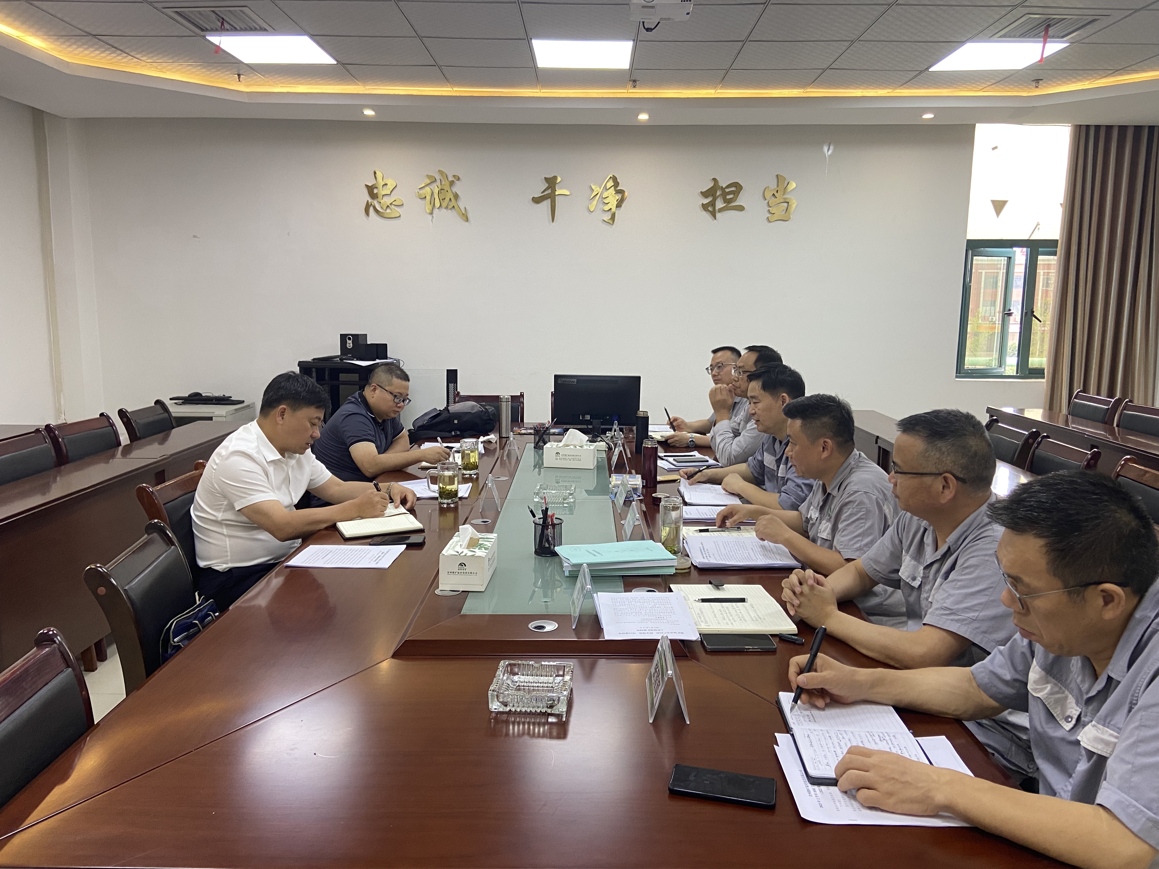 西南能礦集團(tuán)黨委委員、副總經(jīng)理李凱到能礦錳業(yè)調(diào)研生產(chǎn)經(jīng)營(yíng)、降本增效等工作