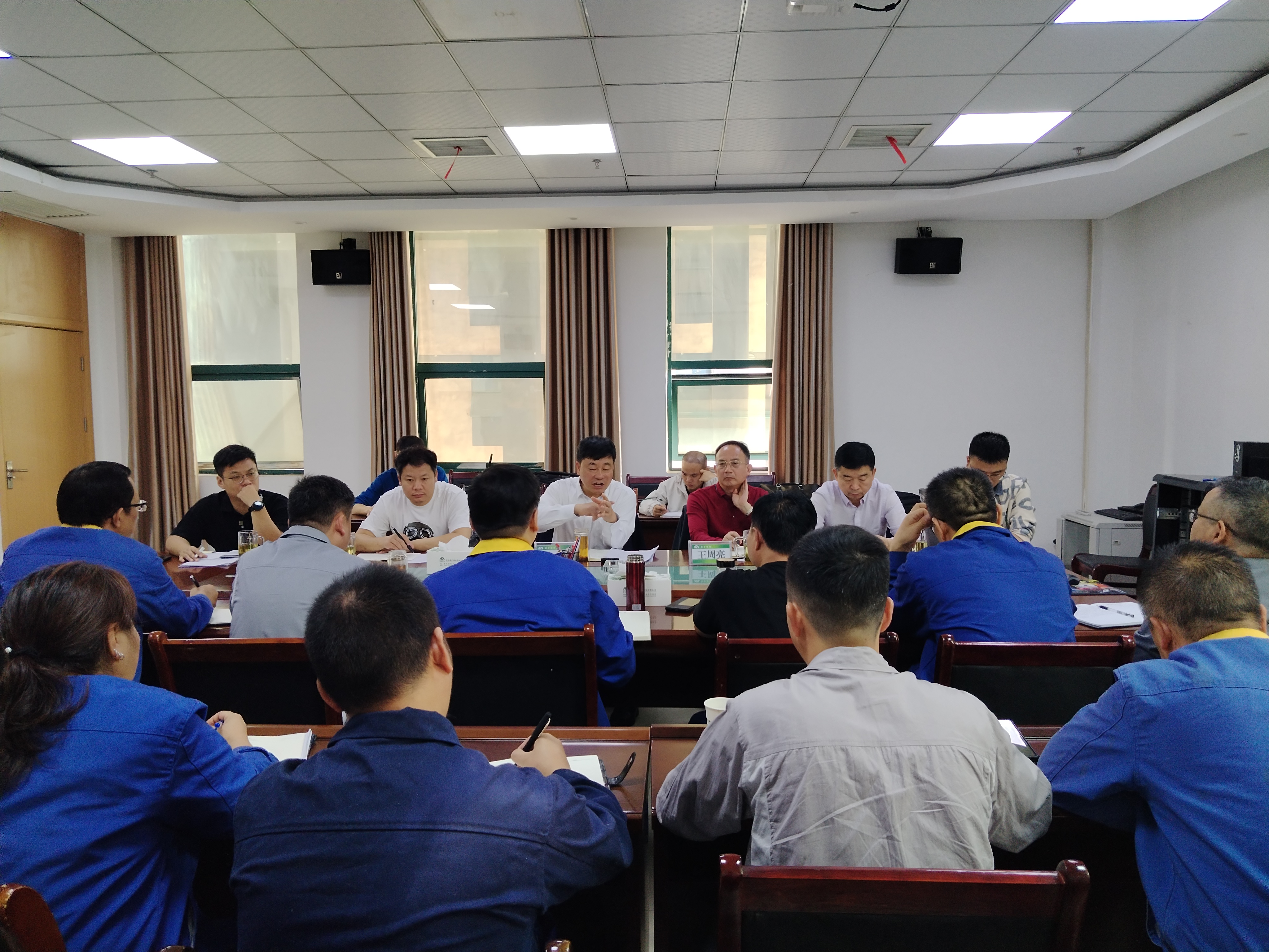 集團黨委委員、副總經理李凱到能礦錳業(yè)調研今年收官情況及明年排產計劃