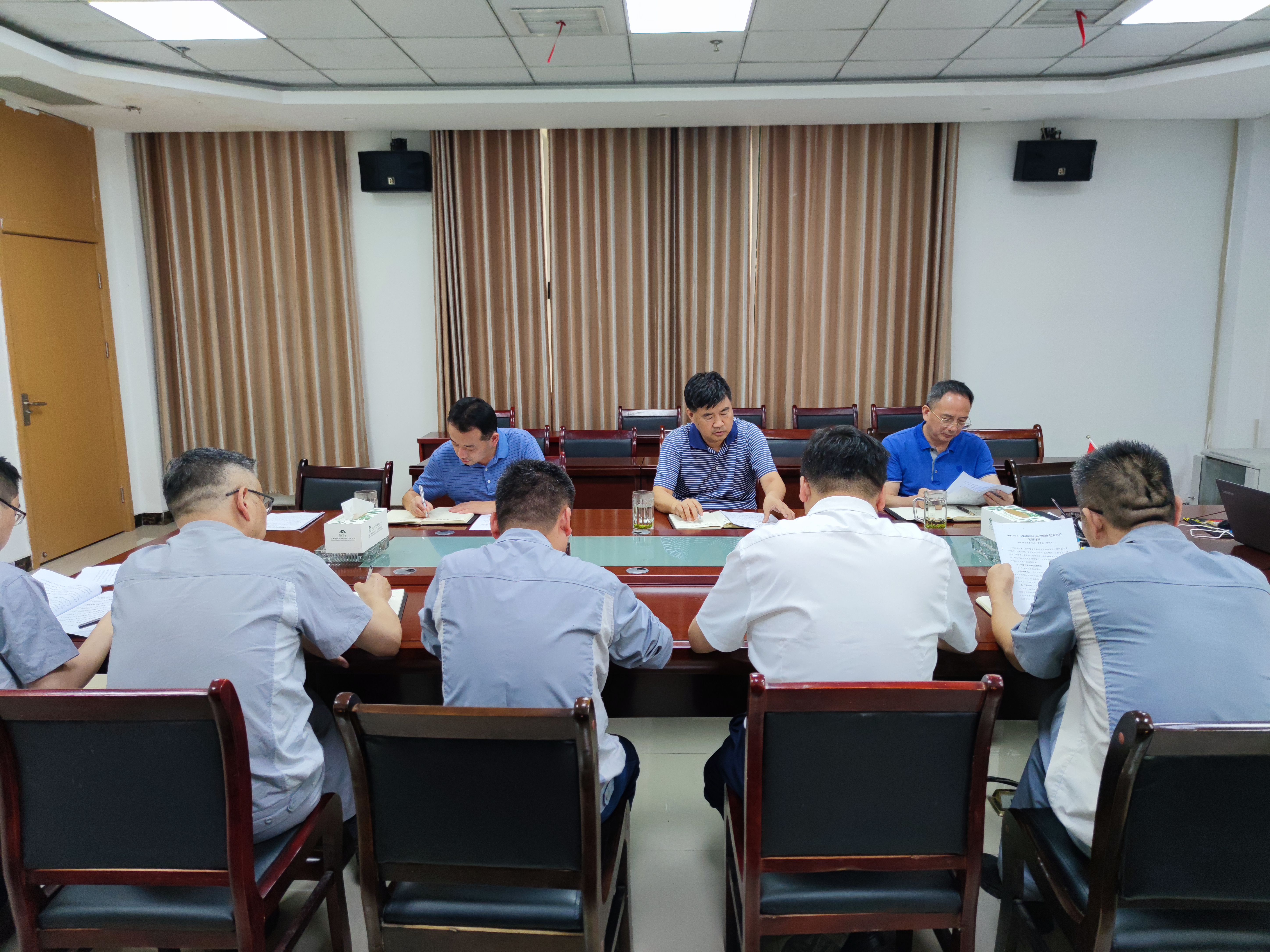 集團(tuán)黨委書記、董事長(zhǎng)趙震海到能礦錳業(yè)調(diào)研