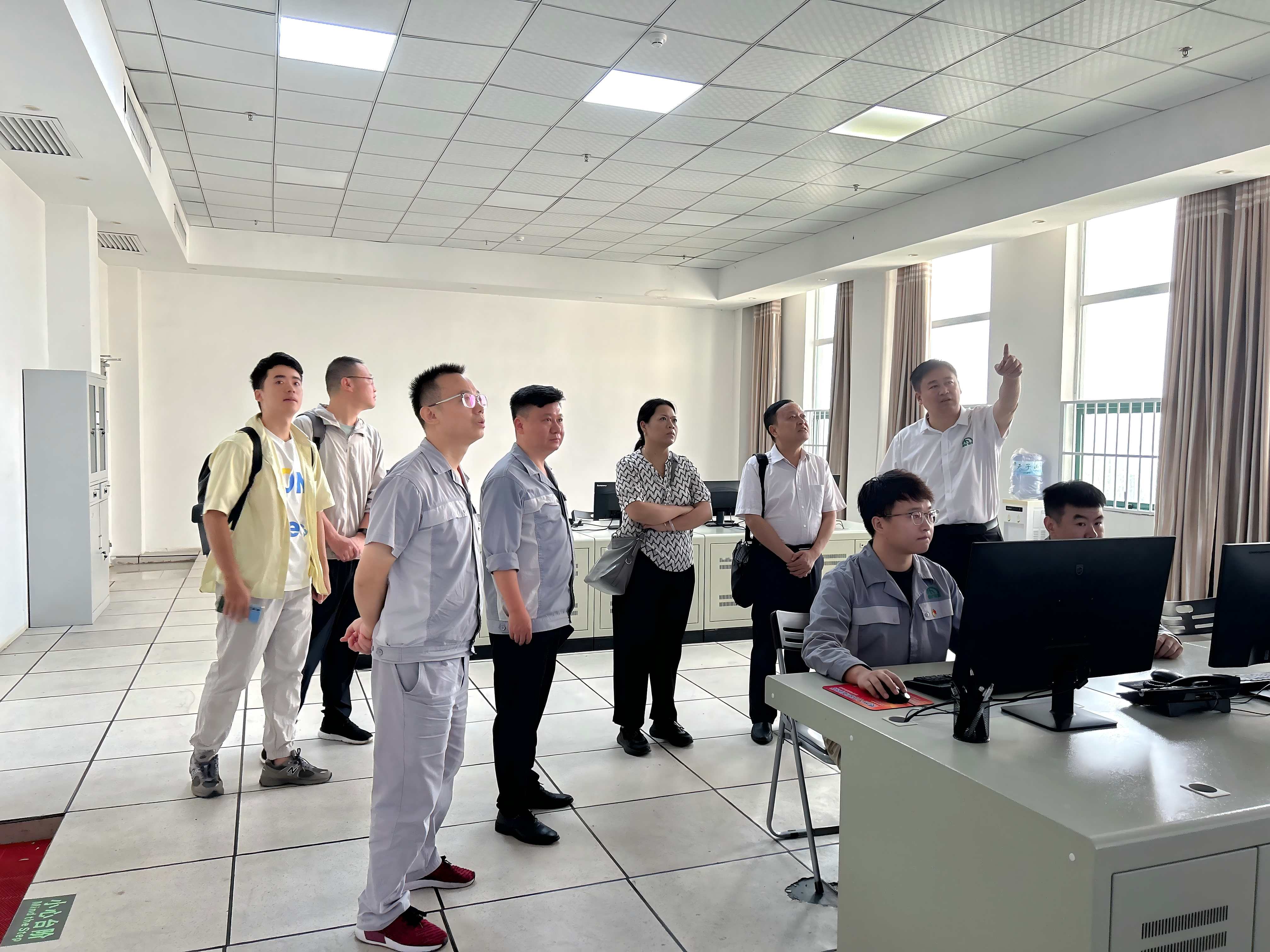 西南能礦集團(tuán)外部董事李宗喜、喻世蓉到能礦錳業(yè)調(diào)研