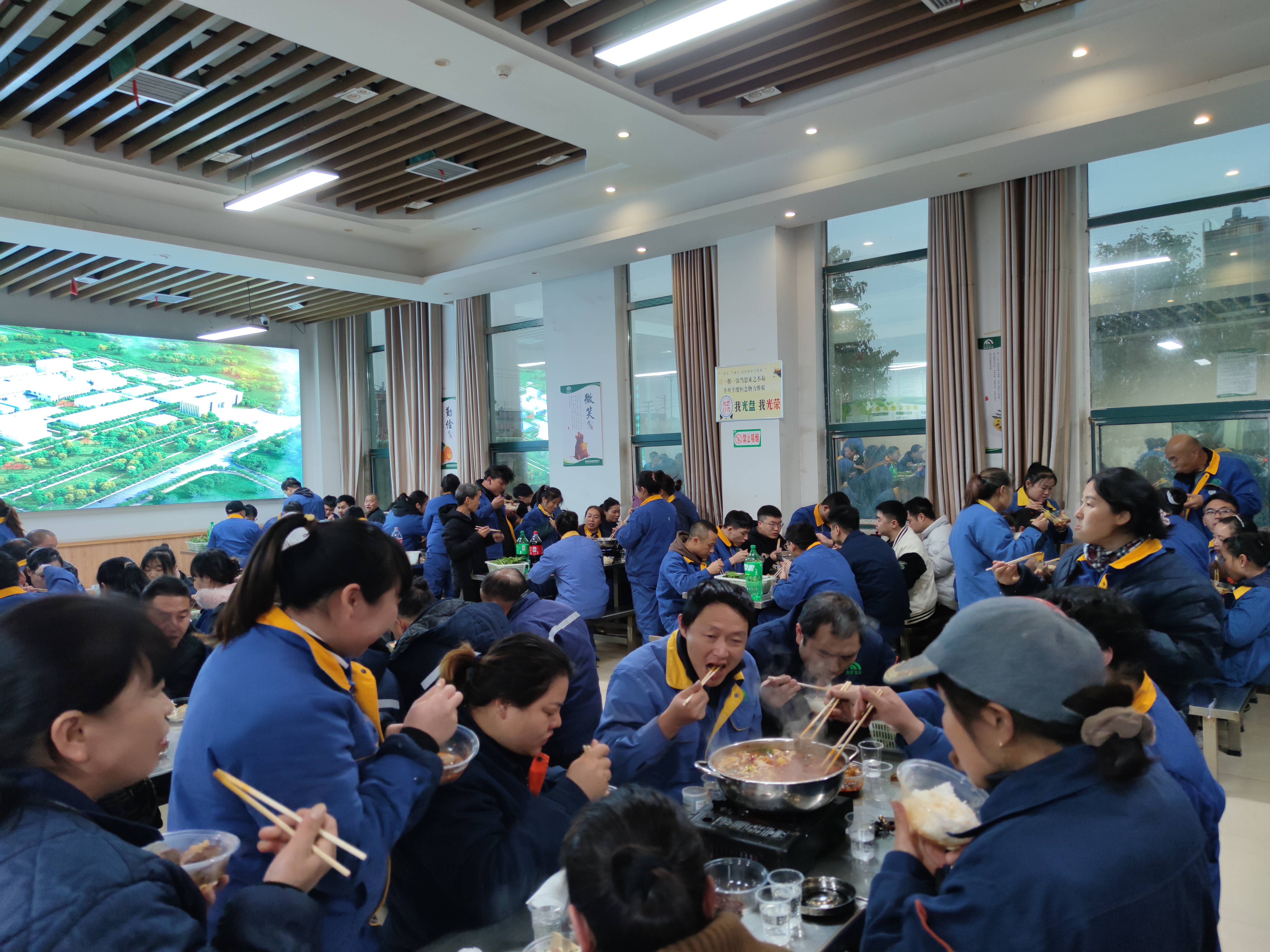 情暖冬至 共品民俗——能礦錳業(yè)開(kāi)展“包餃子、吃羊肉”民俗活動(dòng)